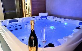 Grand Spa Harrachov - Wellness Luxusni Apartman S Velkou Virivkou, Saunou, Kuchyni A Venkovnim Posezenim V Centru Harrachova