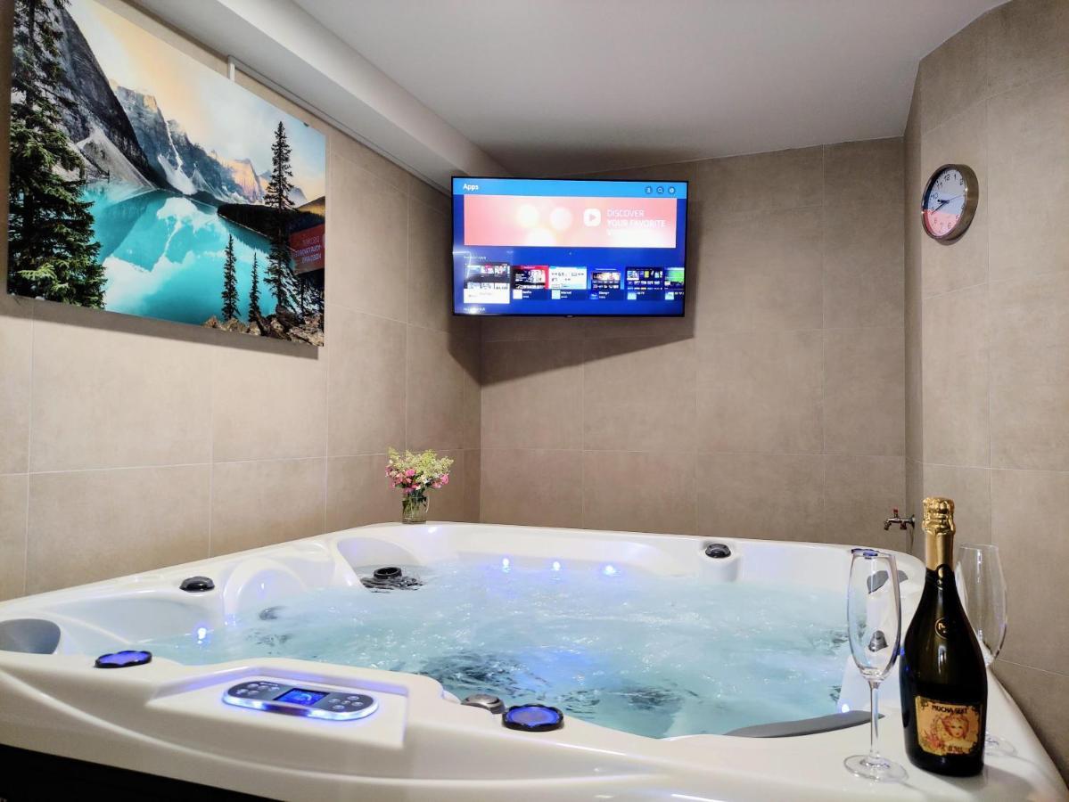 Grand Spa Harrachov - Wellness Luxusni Apartman S Velkou Virivkou, Saunou, Kuchyni A Venkovnim Posezenim V Centru Harrachova Exteriér fotografie