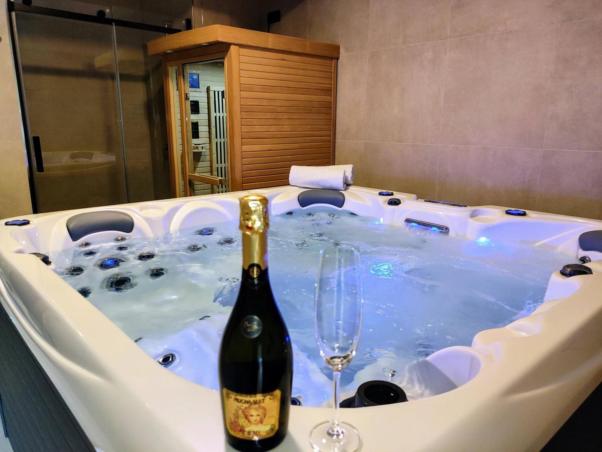Grand Spa Harrachov - Wellness Luxusni Apartman S Velkou Virivkou, Saunou, Kuchyni A Venkovnim Posezenim V Centru Harrachova Exteriér fotografie